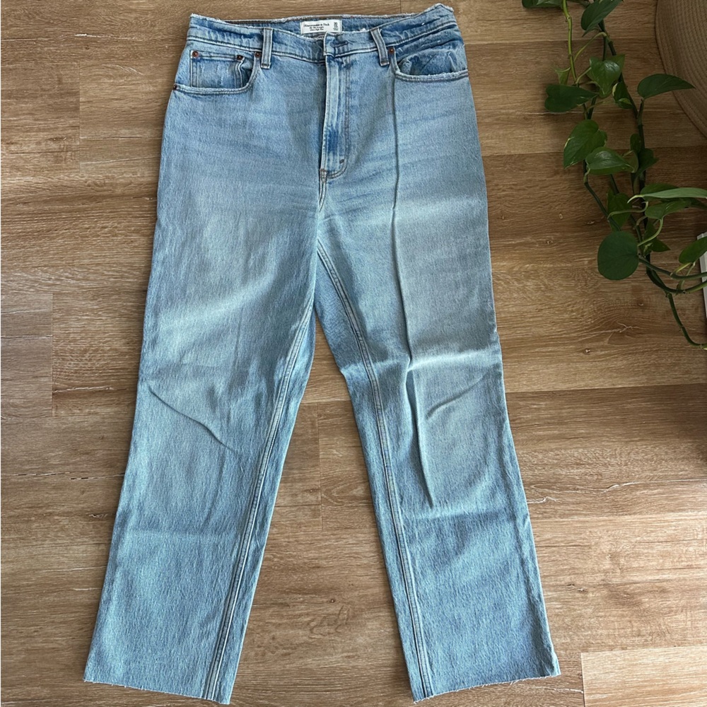 Abercrombie Ultra High Rise 90s Straight Jean - Picture 5 of 7